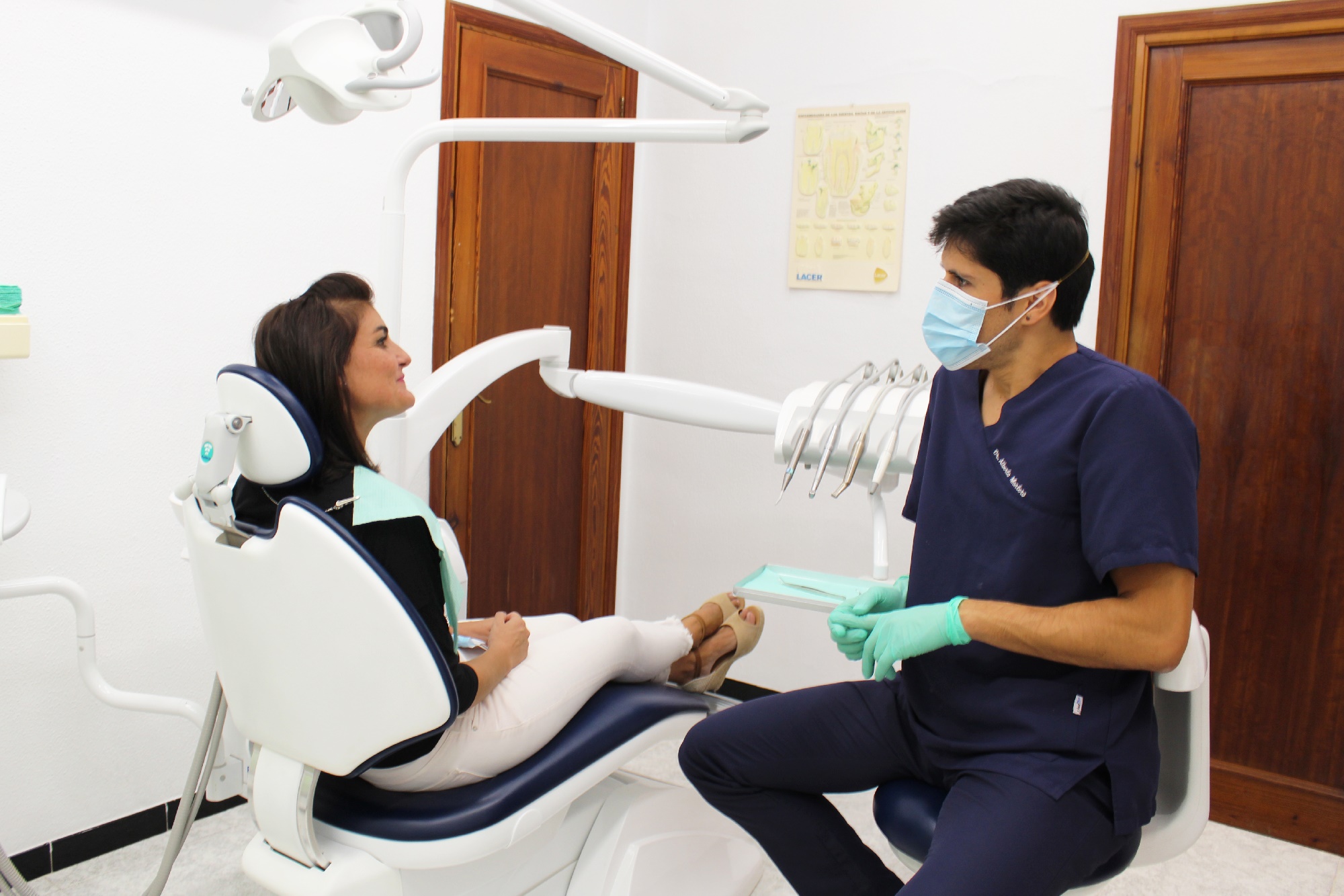 contacto clinica deental casellas